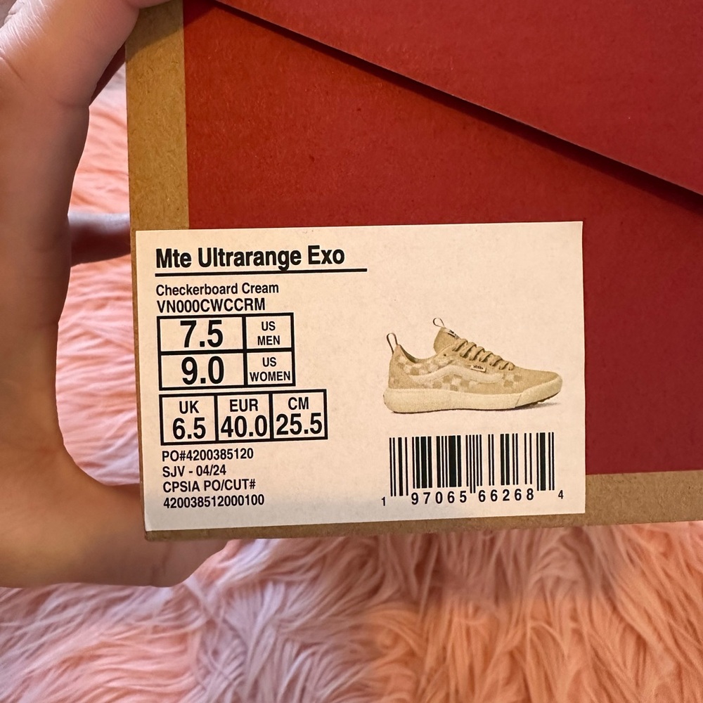 New in Box Vans Ultrarange shoes - Picture 4 of 4